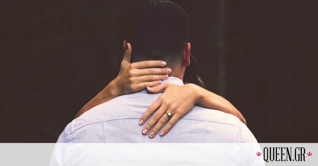 Γιατί οι άντρες επιμένουν να στέλνουν γυμνές τους φωτογραφίες; (video)